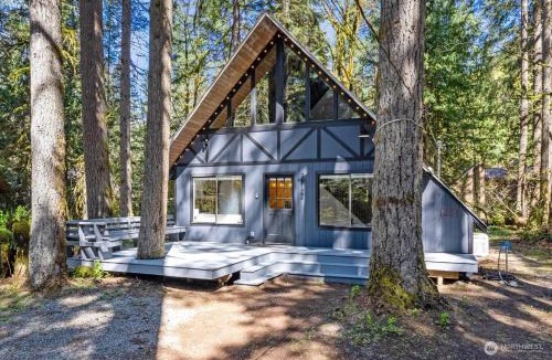 Skykomish Ski Chalet | Luxury A-Frame with Hot Tub, Fireplace & Firepit