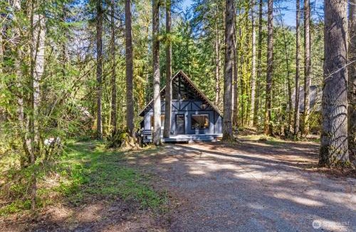 Skykomish Ski Chalet | Luxury A-Frame with Hot Tub, Fireplace & Firepit