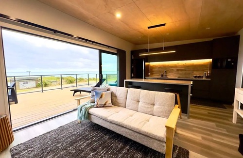 Waverley Cabin | Luxury Absolute Ocean View Lodge