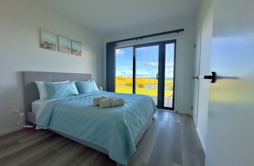 Waverley Cabin | Luxury Absolute Ocean View Lodge