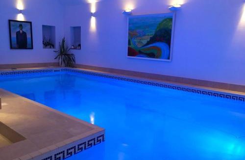 Macclesfield House | Luxury Accom with Pool Henbury Macclesfield