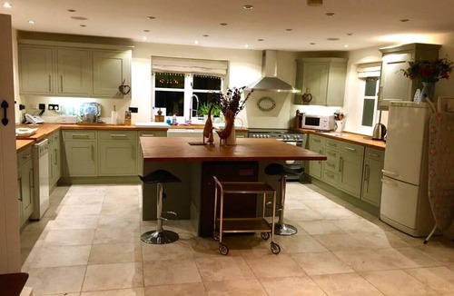 Macclesfield Cottage | Luxury Accom With Pool Henbury Macclesfield