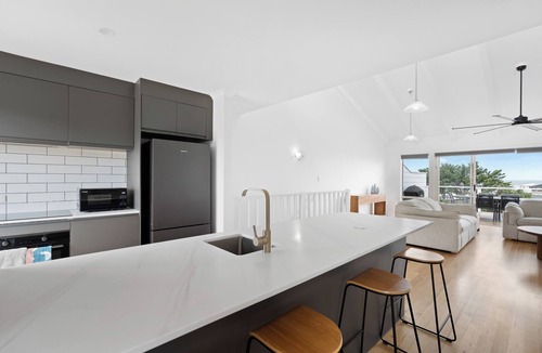 Middleton House | Luxury Accommodation Middleton with Stunning Ocean Views - sleeps 7