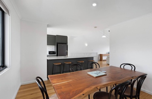 Middleton House | Luxury Accommodation Middleton with Stunning Ocean Views - sleeps 7