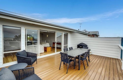 Middleton House | Luxury Accommodation Middleton with Stunning Ocean Views - sleeps 7