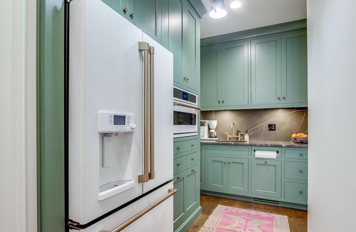 Indian Hills House | Luxury Accommodations. Spacious Villa Home
