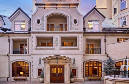 Vail Hotel | Luxury Alpine Room + Fireplace | Rooftop Hot Pools