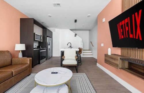 Mile Square Apartment | Luxury Amenity Packed Townhouse | Pool+Gym+Lounge
