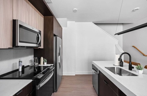 Mile Square Apartment | Luxury Amenity Packed Townhouse | Pool+Gym+Lounge
