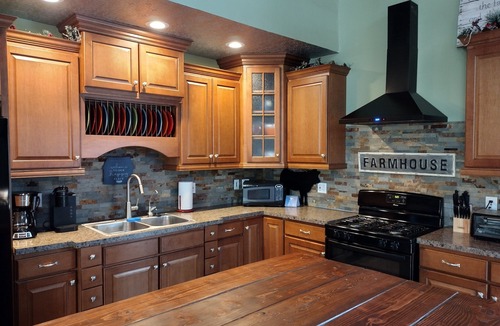 Marshall House | Luxury Amish Built Barn Home at Turkey Run