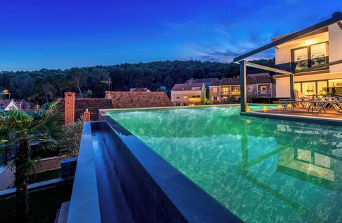 Cove Tri Zala (Zrnovo) Villa | Luxury and elegance- Villa Emotha 5-bedroom villa in Korčula with heated pool