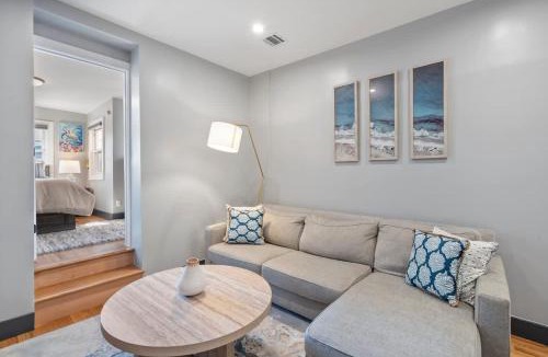 The Heights Apartment | Luxury and Modern Apt with Patio only 10 Min to Times Square
