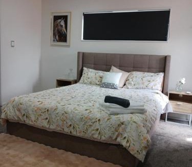 Helensville House | Luxury and Nature View Stay