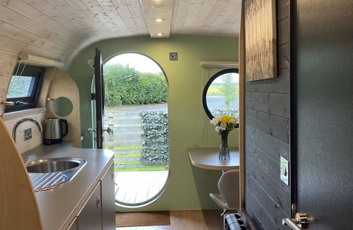 Alloa Cabin | Luxury Anthropod - Ben Cleugh with Private Decking & Hot Tub