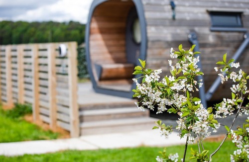 Alloa Cabin | Luxury Anthropod - Ben Cleugh with Private Decking & Hot Tub