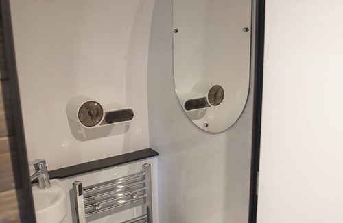 Alloa Cabin | Luxury Anthropod - Whitewisp & Private Hot Tub