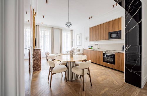 Les Halles Apartment | Luxury apart-3 bedrooms-Palais Royal-Louvre-AC