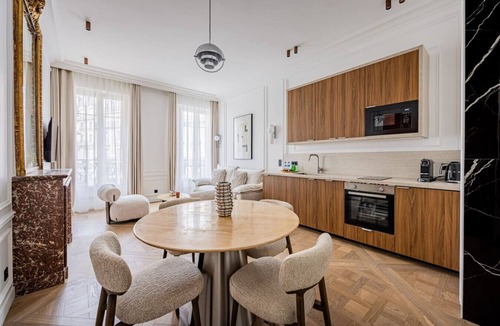 Les Halles Apartment | Luxury apart-3 bedrooms-Palais Royal-Louvre-AC