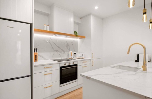 Mission Bay Apartment | Luxury Apart, Garden Views, Full Laundry, Kitchen