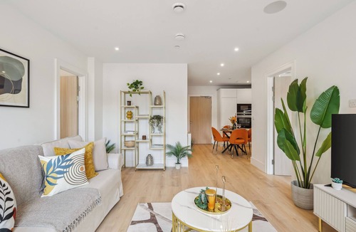 Coombe Hill Apartment | Luxury Apartment in West Wimbledon