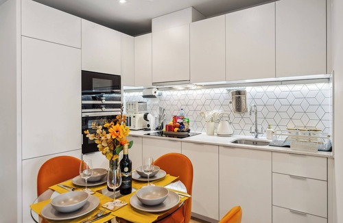 Coombe Hill Apartment | Luxury Apartment in West Wimbledon