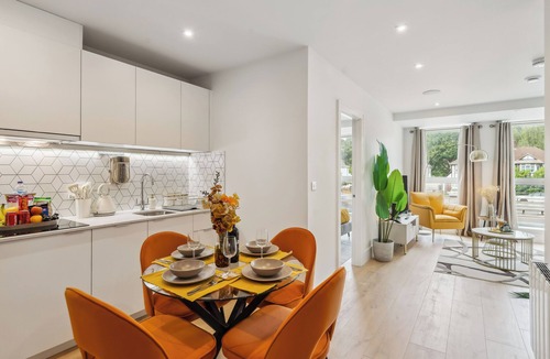 Coombe Hill Apartment | Luxury Apartment in West Wimbledon