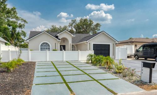 Tampa Apartment | Luxury apartment 1 mile away from Raymond James stadium