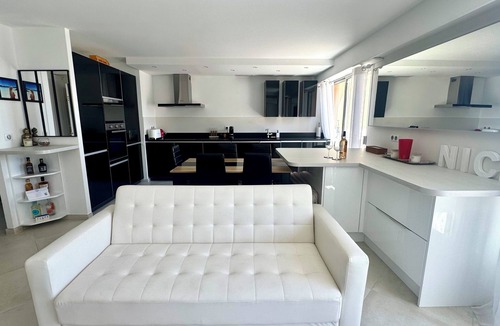 Fabron Apartment | Luxury Apartment - 3 rooms with sea view, swimming pool and tennis court
