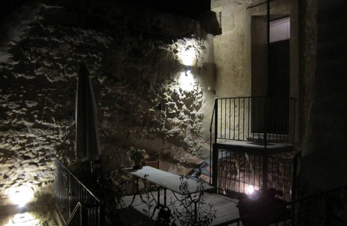 Montagnac Apartment | LUXURY APARTMENT (4-6 PEOPLE) IN A 17TH CENTURY RESIDENCE