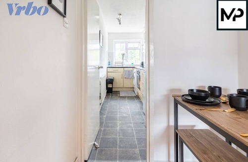 Epsom Apartment | Luxury Apartment For Short Lets and Serviced Accommodation Epsom with Parking