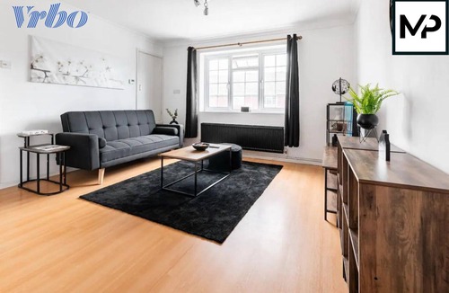 Epsom Apartment | Luxury Apartment For Short Lets and Serviced Accommodation Epsom with Parking