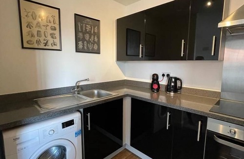 Wolverhampton Apartment | Luxury apartment with free secure gated parking