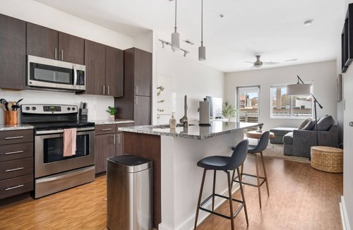 Downtown Columbus Apartment | Luxury Apartment in Grandview