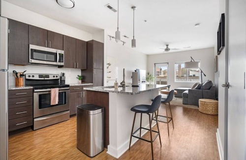 Downtown Columbus Apartment | Luxury Apartment in Grandview