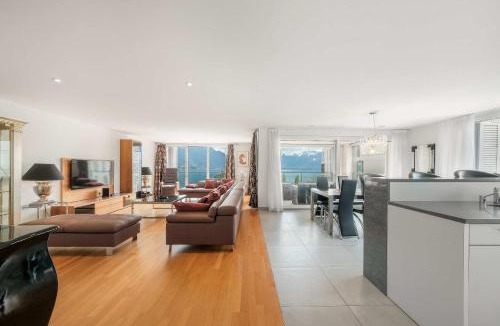 Montreux City Centre Apartment | Luxury Apartment in Montreux with Panoramic Views by GuestLee
