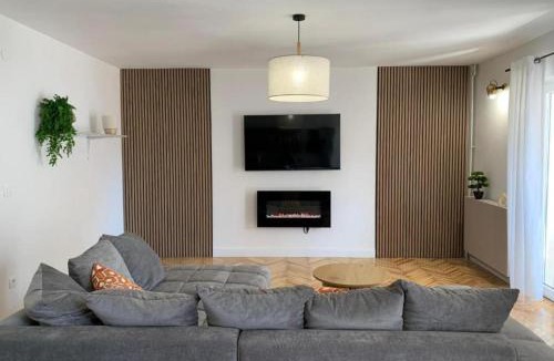 Strozanac Apartment | Luxury Apartment Ivo with Jacuzzi near the beach