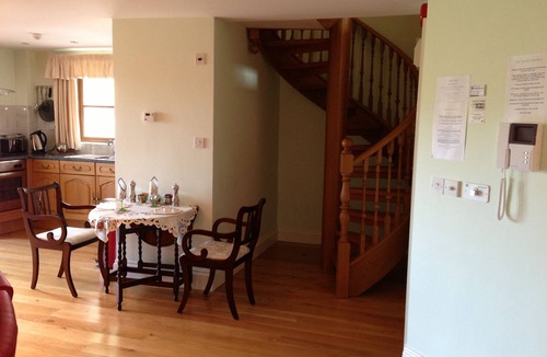 Probus Apartment | Luxury Apartment Lily Suite