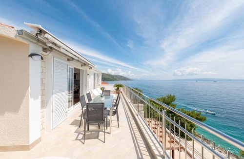 Okrug Gornji Apartment | LUXURY APARTMENT NEXT TO THE SEA