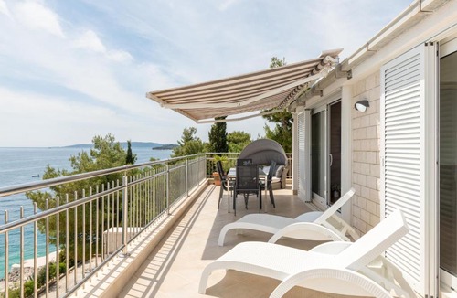Okrug Gornji Apartment | LUXURY APARTMENT NEXT TO THE SEA