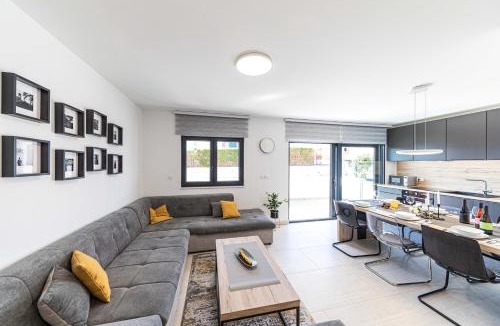 Okrug Gornji Apartment | Luxury apartment Pia with swimming pool and grill