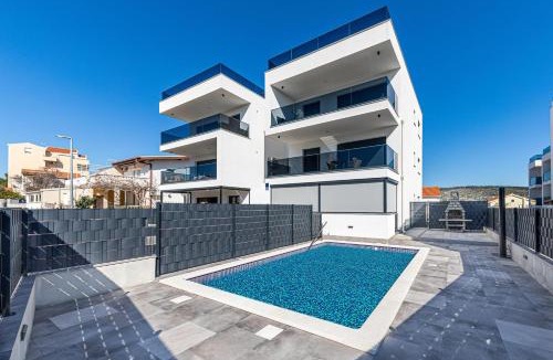Okrug Gornji Apartment | Luxury apartment Pia with swimming pool and grill