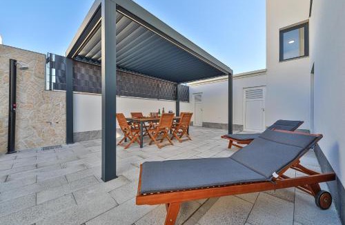 Okrug Gornji Apartment | Luxury apartment Pia with swimming pool and grill