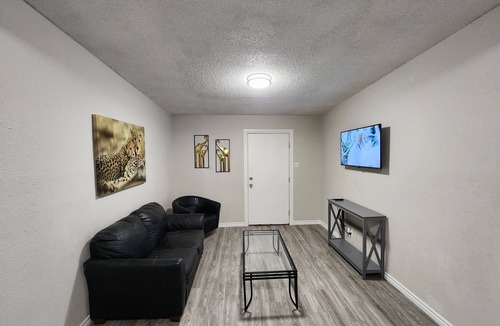 Biggs Field Apartment | Luxury Apartment Suite 6