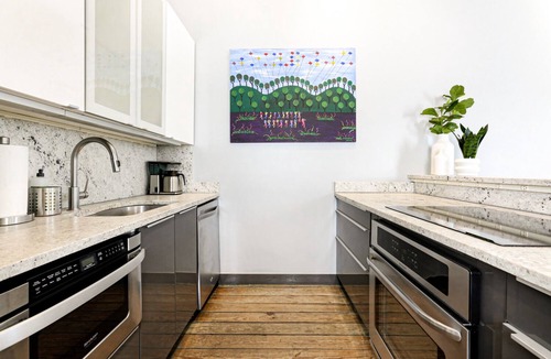 Faubourg Delachaise Apartment | Luxury apartment Uptown off Magazine St — walk to restaurants