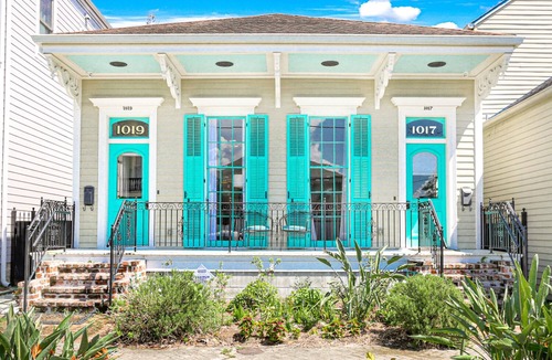 Faubourg Delachaise Apartment | Luxury apartment Uptown off Magazine St — walk to restaurants