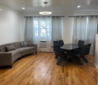 Williamsbridge Apartment | Luxury Apartment 3 Bed and 2 Bat