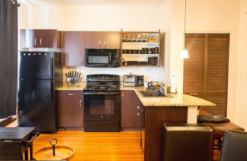Downtown Apartment | Luxury Apartment w/KING Bed on Market Street in the Heart of Historic Frederick