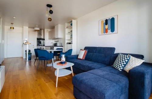Puteaux Apartment | Luxury Apartment with balcony