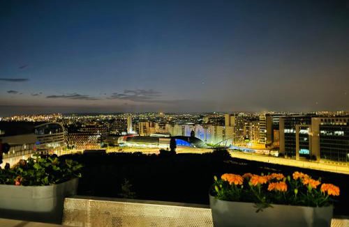 Puteaux Apartment | Luxury Apartment with balcony