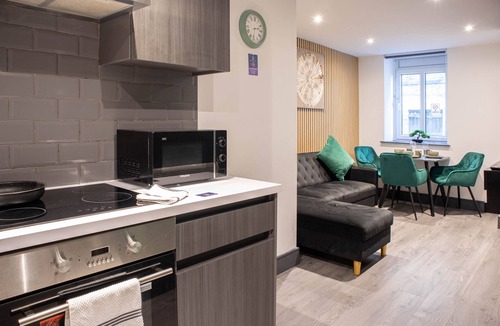 Bradford Apartment | Luxury Apartment With Super King Bed